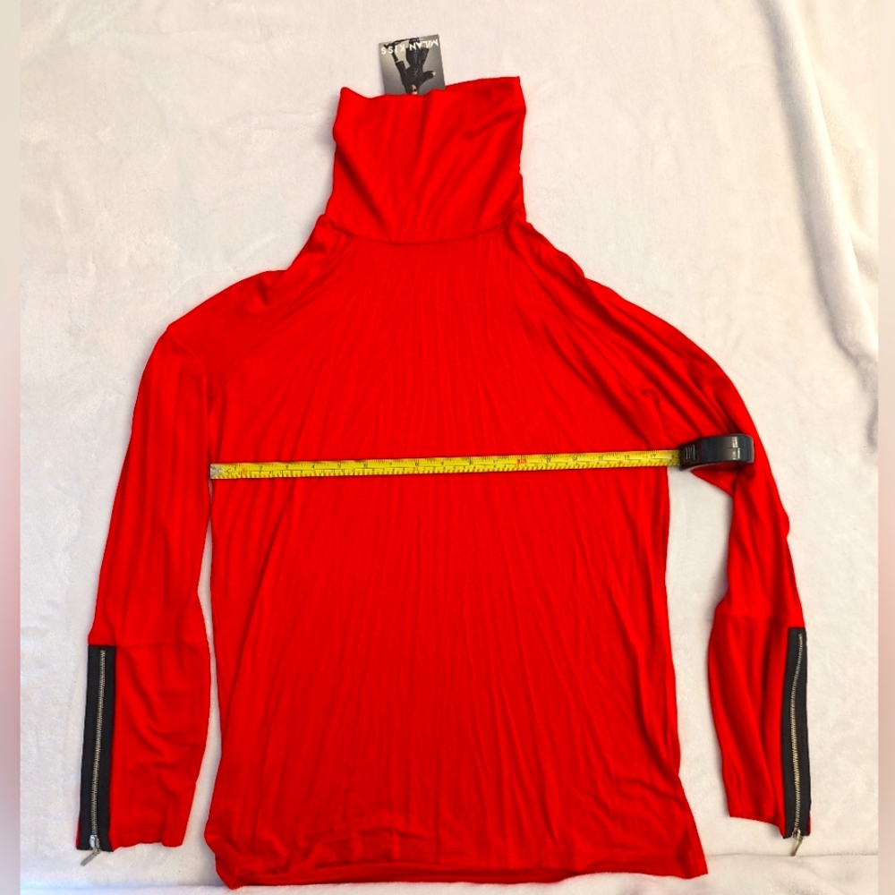 Milan Kiss Turtle Neck